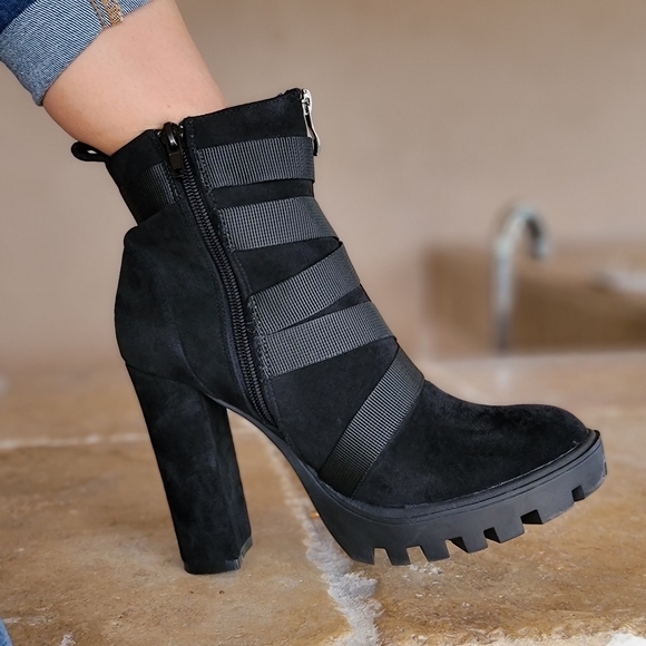 Shoes - Women's Platform Ankle Boots Chunky Heel Boots Black Color